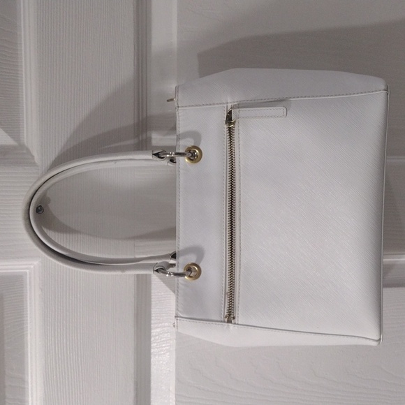 Samantha Thavasa Deluxe Shoulder Bag - 11x8x5", White Leather, Magnetic Closure - Picture 6 of 15